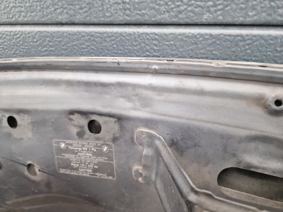 Capota motor fata bmw x1 e84 cu defect