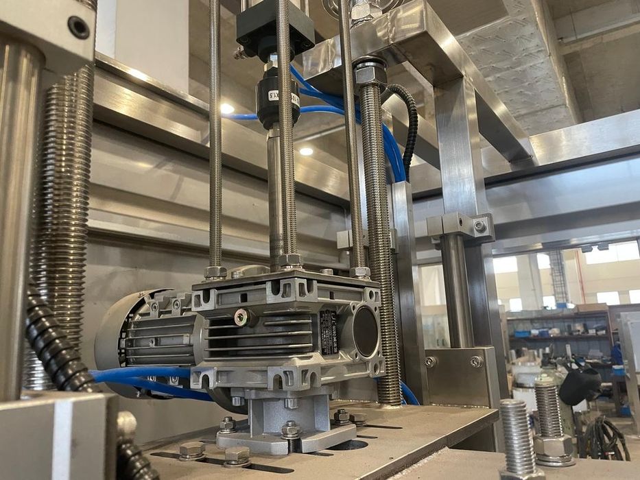 Бутилираща машина за бутилки от 5л- 10лл