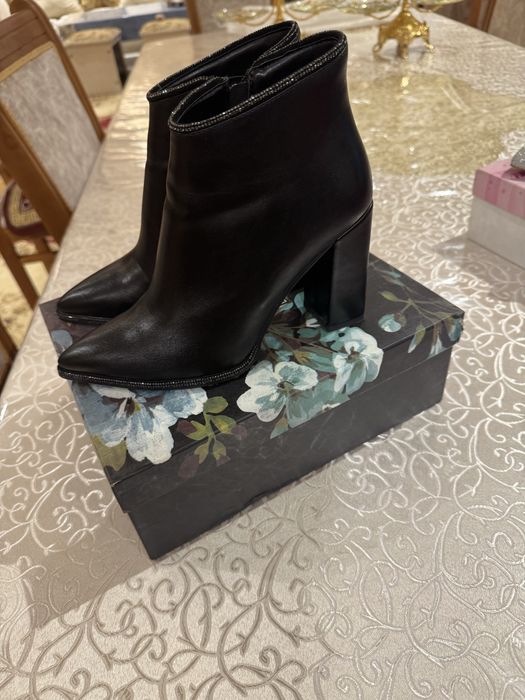 Toʻy marosimlar uchun chiroyli tufli