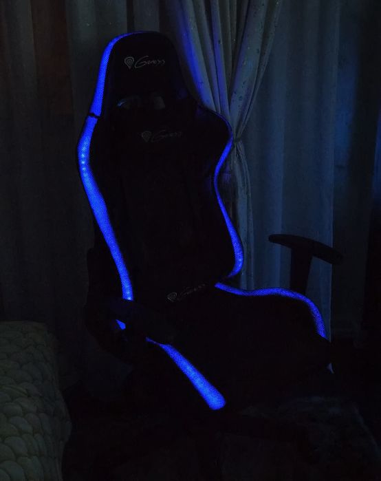 Scaun Gaming GENESIS Trit 600 / Lumini RGB / Negru / Preț fix !