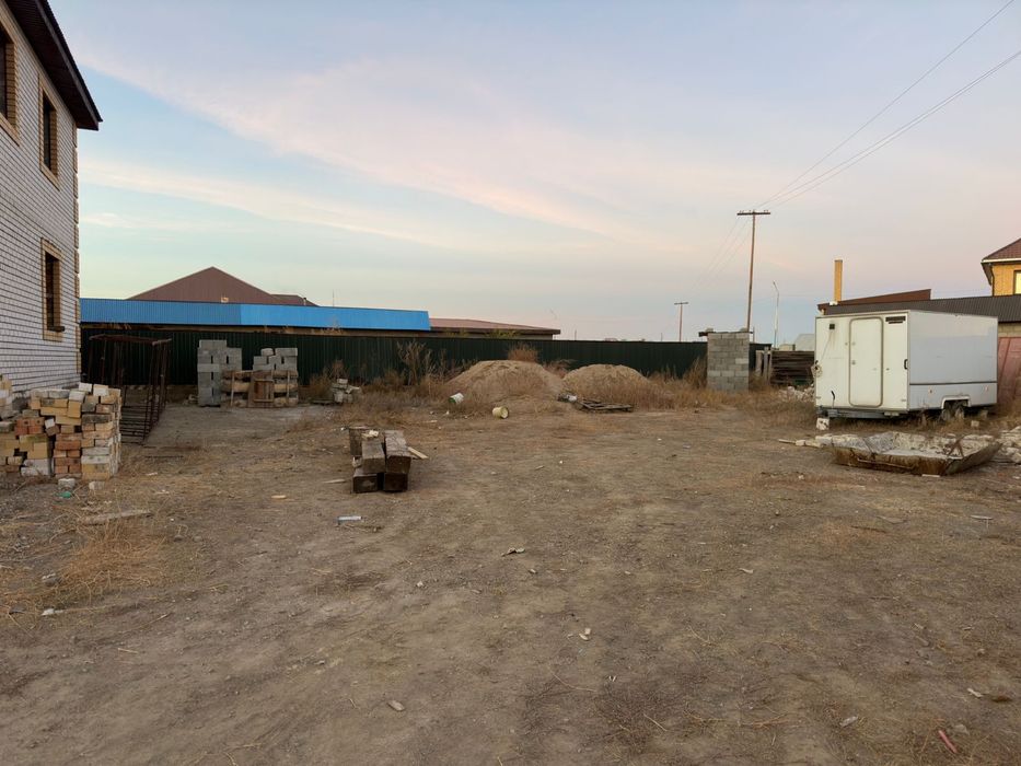 Продается черновой дом с участком