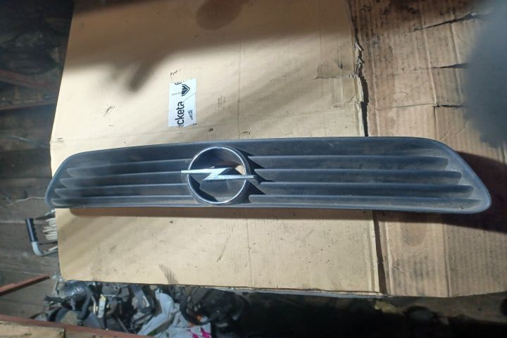 Grila bara fata centru Opel Astra G [1998 - 2009] wagon 5-usi 1.6 MT