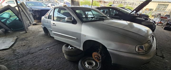 Bara fata Volkswagen VW Polo a 3-a generatie 6N