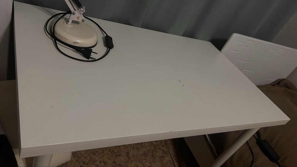 Продам два одинаковых стола Ikea