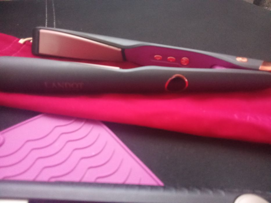 2 преси за коса едната е с опция за извиване на косата като къдрене