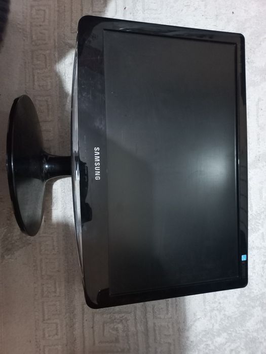 Монитор Samsung 2010