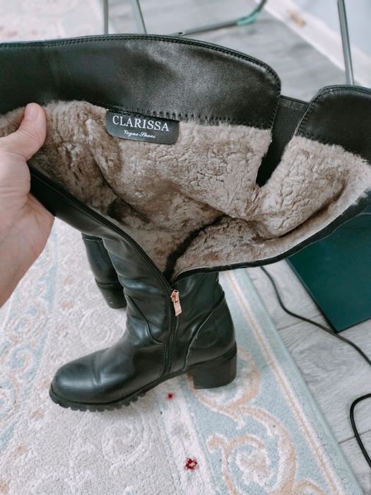 Продам зимние натуральные сапоги.