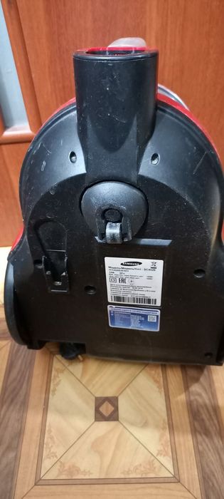 Продам Пылесос Самсунг Рабочий Тянет хорошо.  SC4520  Модель