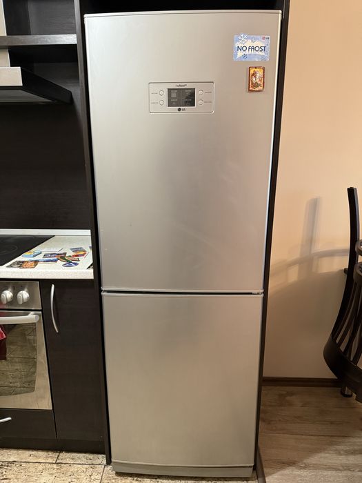 Хладилник с фризер LG