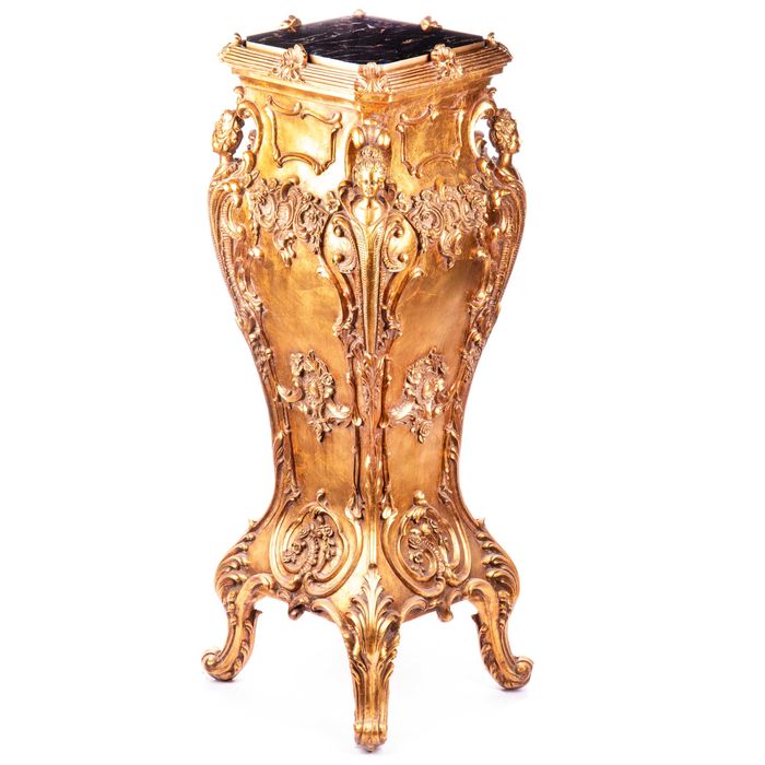 Piedestal baroc, finisaj auriu cu foita de aur și blat din marmura