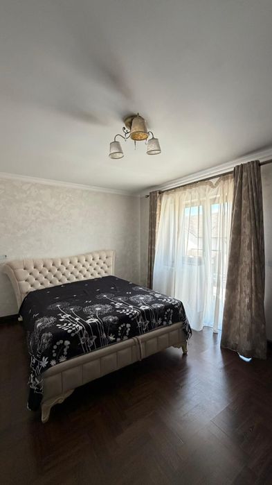 Casă  de vânzare în Suceava- Burdujeni| 260 mp | Teren 800 mp | Garaj | Anexă 70 mp | 370.000 euro