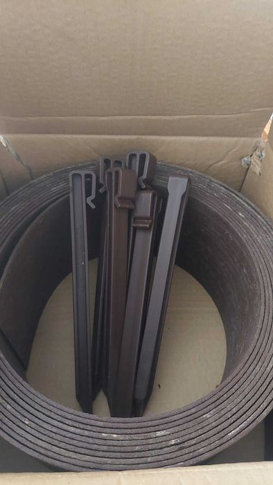 Градински кант, кафяв, 8 м, 12.7 см, 3,0 мм., с 6 колчета за вкопаване