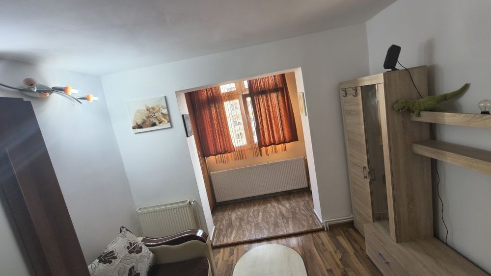 Închiriez apartament