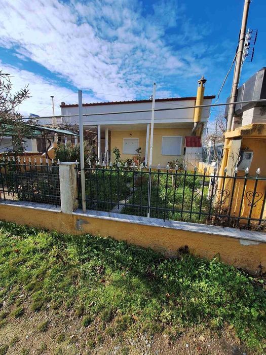 Продава къща с площ 60 м2 с двор 150 м2 в Паралия Врасна, Гърция