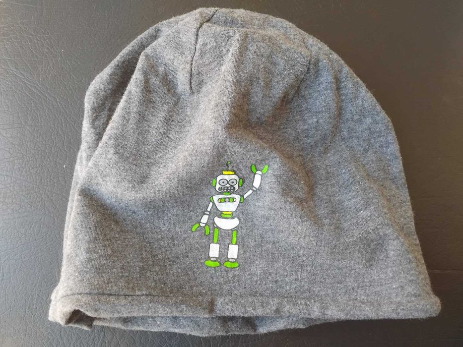 НОВА Детска Шапка с Роботче