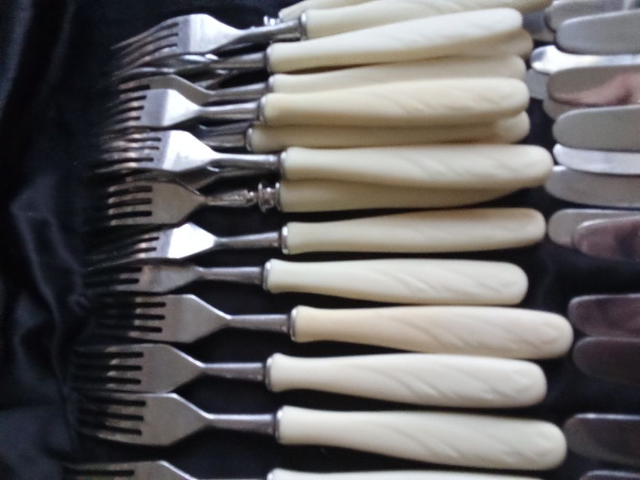 Вилки и ножи 17 пар