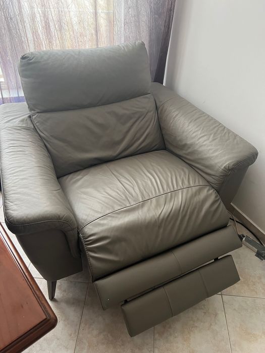 Продавам кожен стол