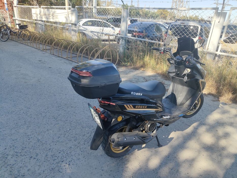 Скутер, мопед продается