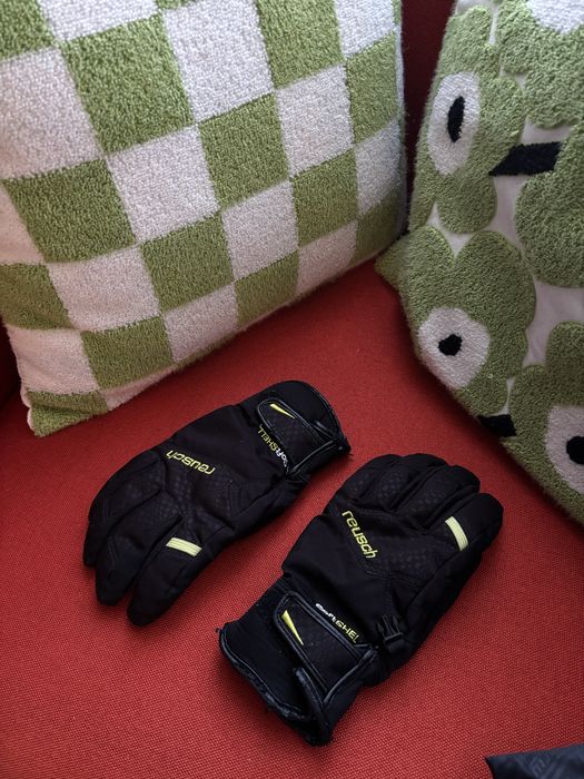 Горнолыжный шлем, перчатки