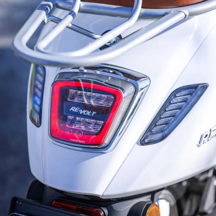Scuter benzina RS4 Alb, 45 Km/h, 50 cc 2.94Cp euro5 in 4 timpi