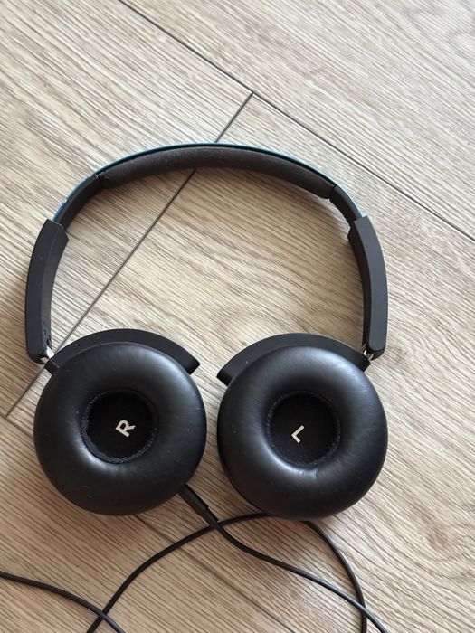 Casti cu fir AKG Y50