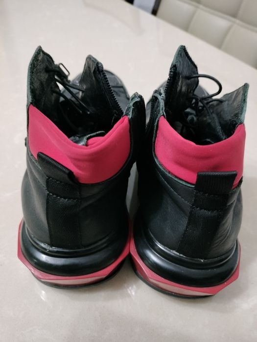 Vând ghete/bocanci/pantofi/ adidasi Nr 40, din piele moale, negri cu r