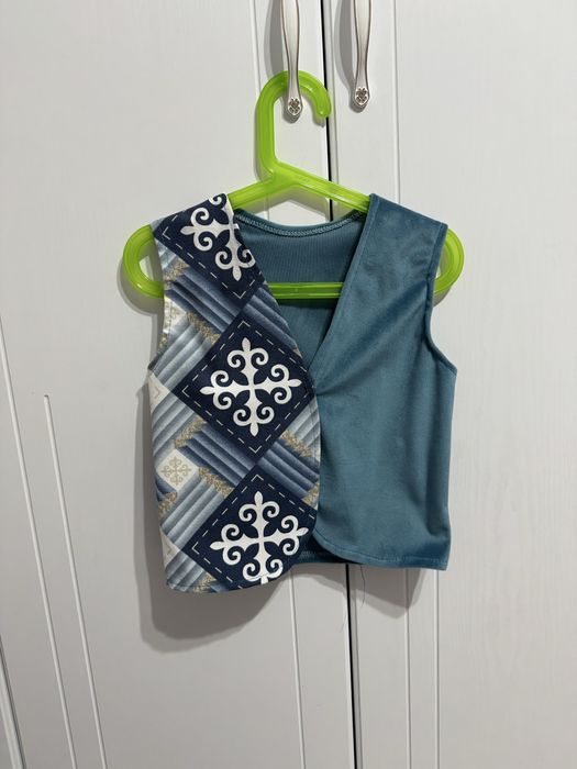 Продам детскую желетку