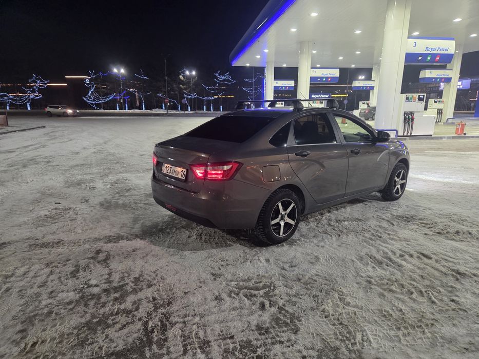 Продам Весту в отличном состоянии