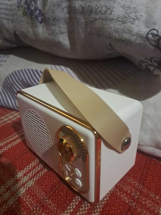 Ретро Bluetooth колонка бяла - работи перфектно
