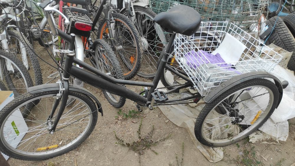 Vand triciclete  pentru adulti