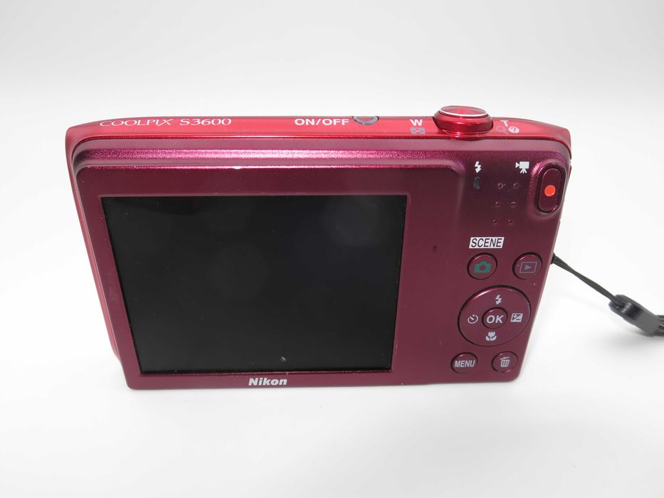 Nikon Coolpix S3600 ултра компактен цифров фотоапарат, червена дигитална камера, в отлично състояние, пълен комплект с нова батерия, работи перфектно!