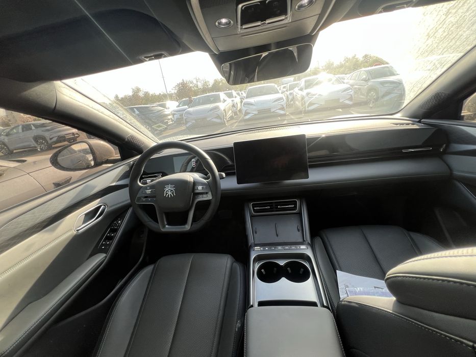 Byd Qin L avtomobili sotuvda