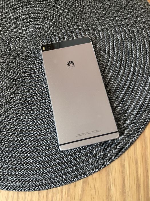 Телефон HUAWEI P8