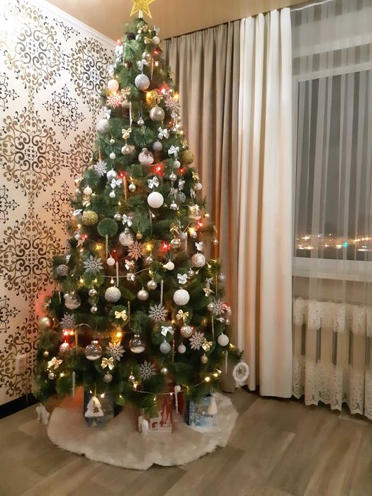 Продам искуственную новогоднюю ёлку