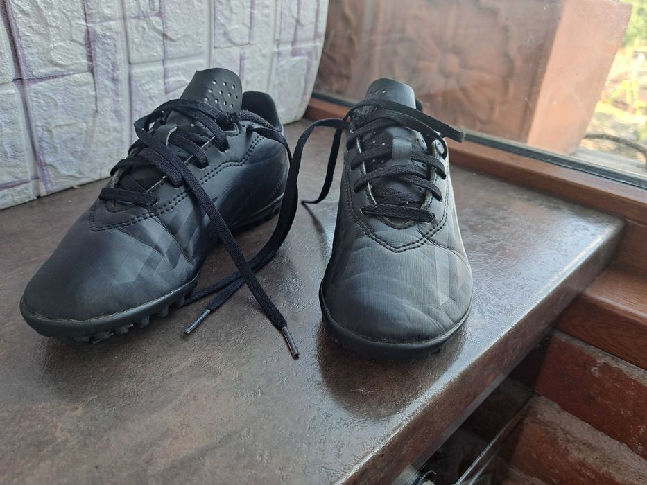 маратонки,кецове,спортни обувки футболни стоножки,Adidas,ном.32,адидас