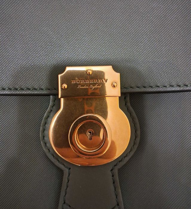 Дамска чанта Burberry DK88