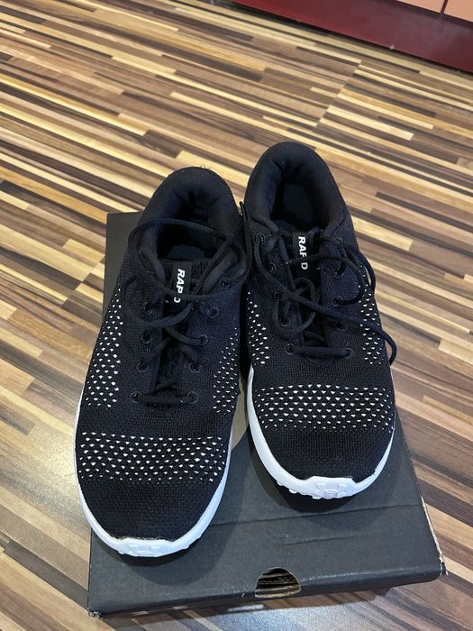 Продавам маратонки Under Armour