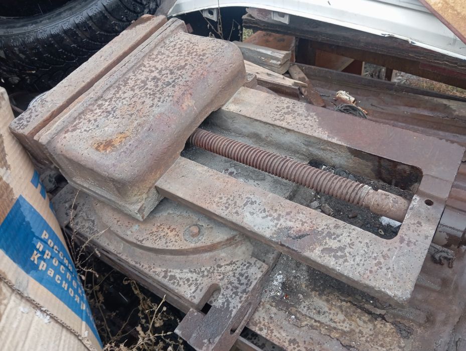 Продам Тиски Советского производства