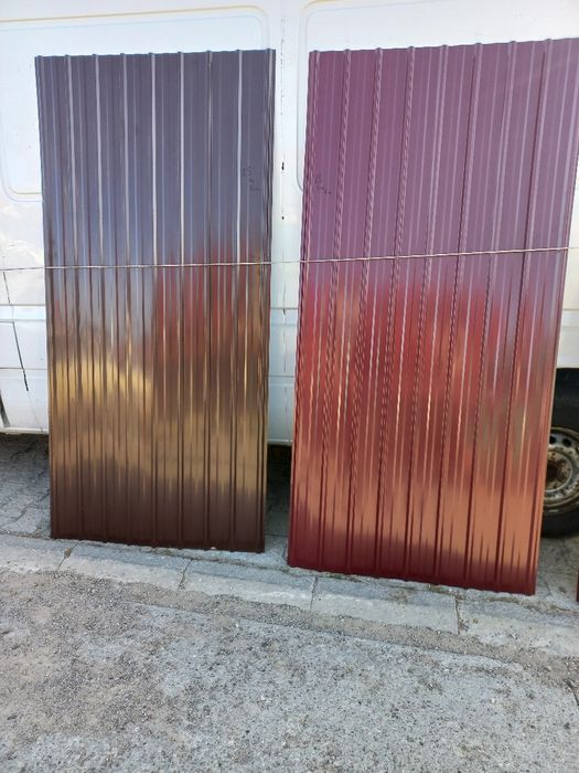 Tablă cutată colorata de acoperiș