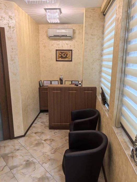 Дава се под наем Магазин в Бургас, Център - 90 кв.м за 1428 € - Снимка #2
