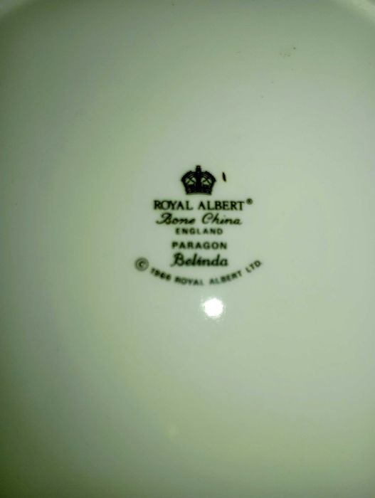 Сервиз за четирима английски костен порцелан от Royal Albert