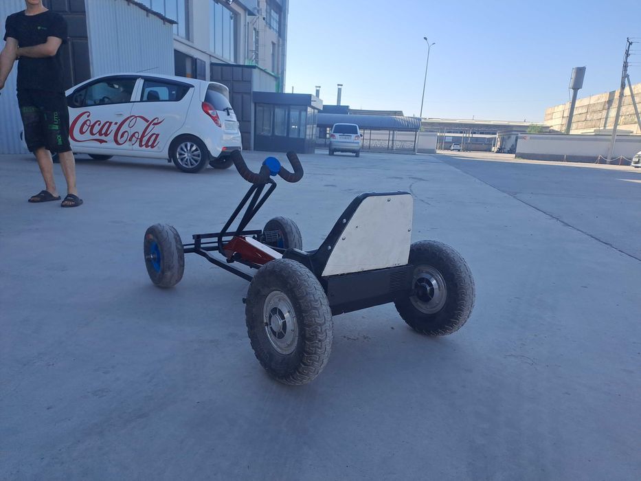 Подростоковый автомобиль.6-14 
 Электро картинг. Скорость 21 км.ч.