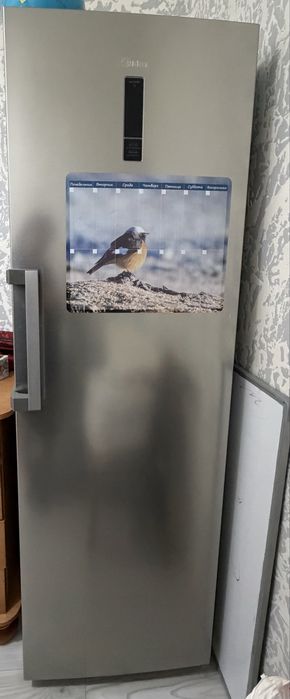 Продам морозилку Midea