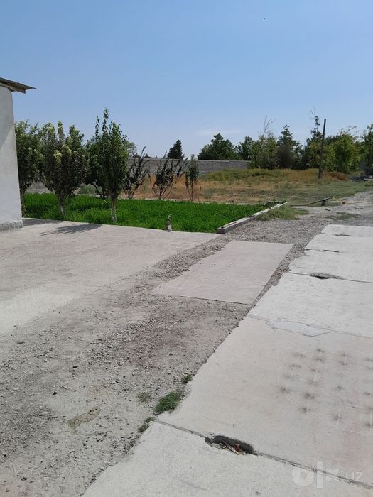 Нотурар бино 10 ва 16 сотих сотилади (нархи 1 сотих учун)