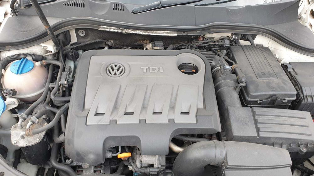 Dezmembrez Volkswagen Passat B7 2.0 TDi an 2012 cod motor CFF