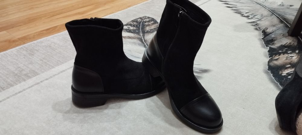 Боти от кожа и велур