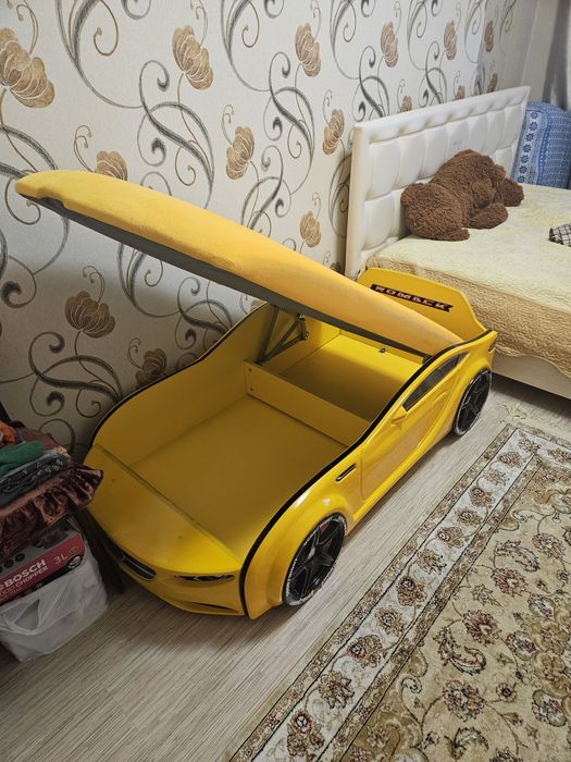 Детская кровать машинка.