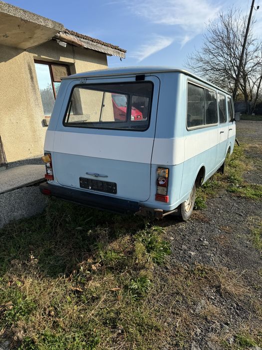 Латвия раф бус пътнически