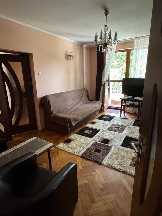Apartament cu trei camere decomandat , zona Rogerius
