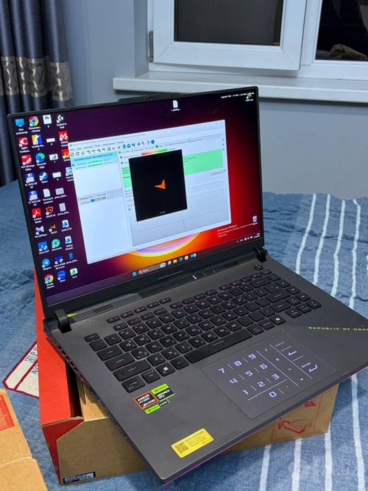 Asus Rog Strix | Ryzen 9 9955HX3D | RTX 5070 Ti | 16gb DDR5 | 1TB SSD